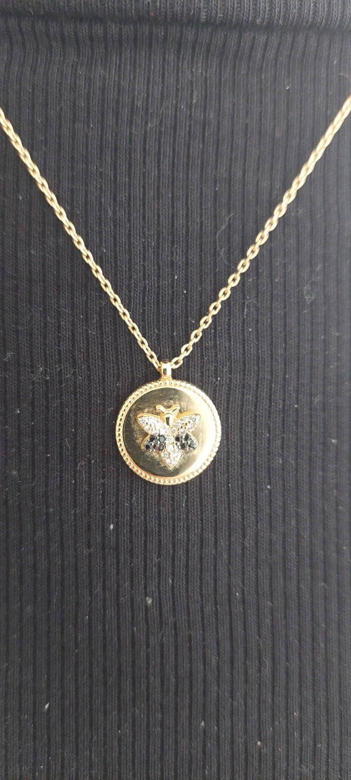 Collier Médaille Abeille Doré & Strass Éclatants (Noir/Blanc) - 4.44g – photo 2
